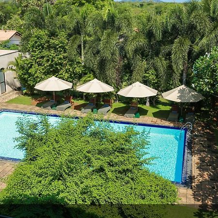 Lavendish Okrin Hotel Kataragama Buitenkant foto