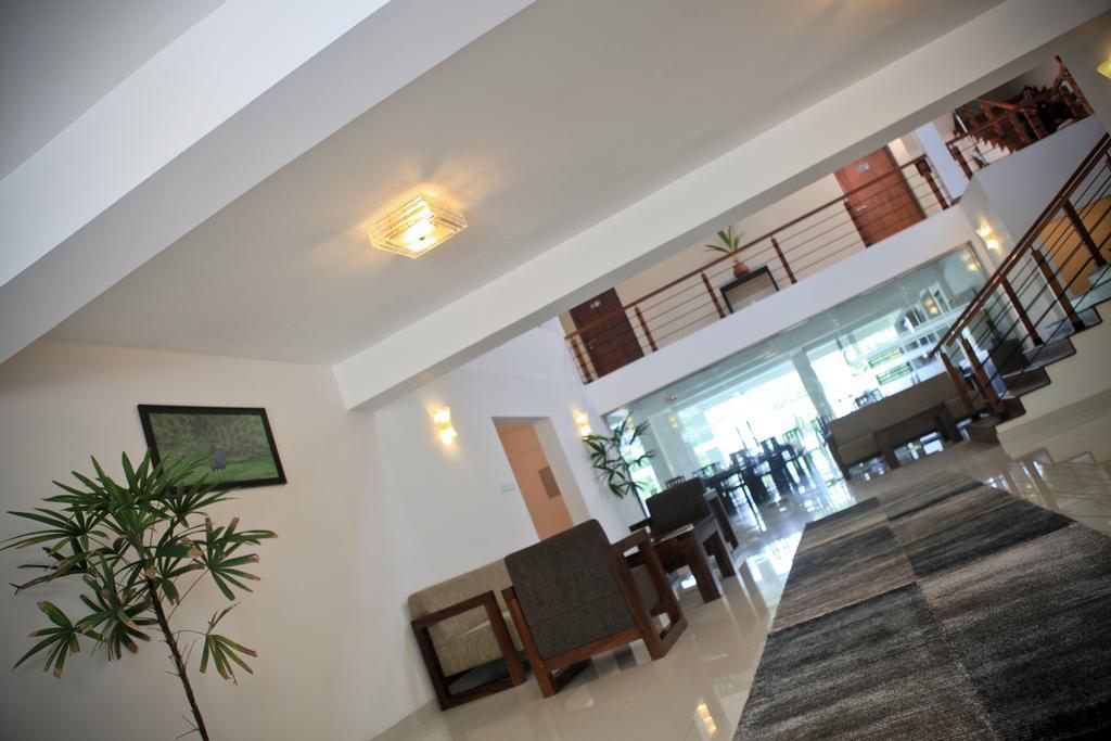 Lavendish Okrin Hotel Kataragama Buitenkant foto