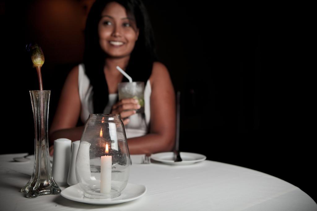 Lavendish Okrin Hotel Kataragama Buitenkant foto