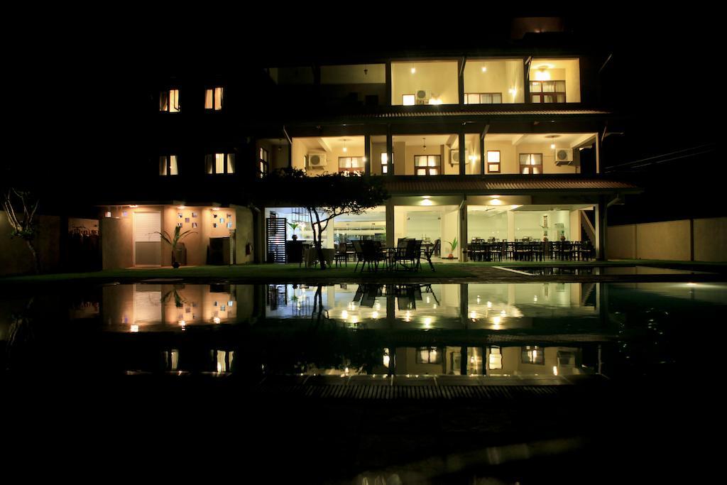 Lavendish Okrin Hotel Kataragama Buitenkant foto