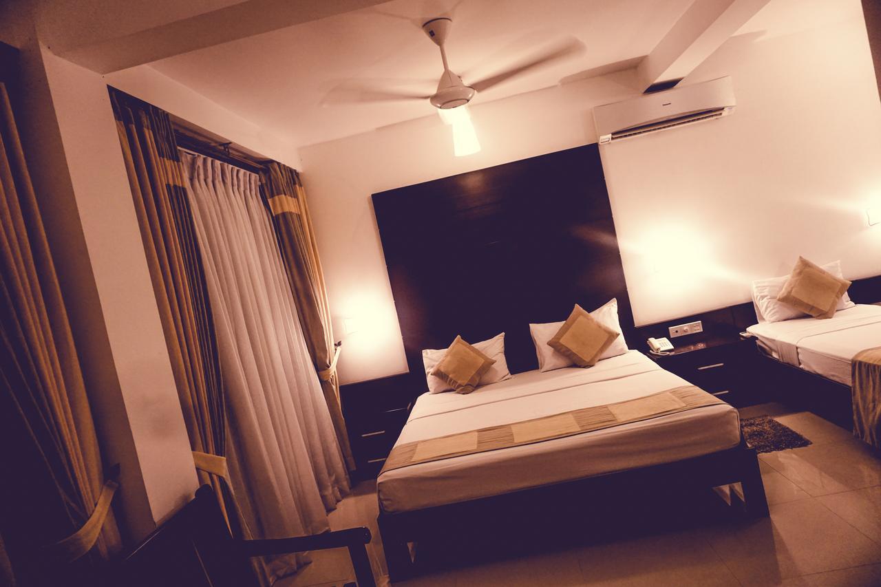 Lavendish Okrin Hotel Kataragama Buitenkant foto