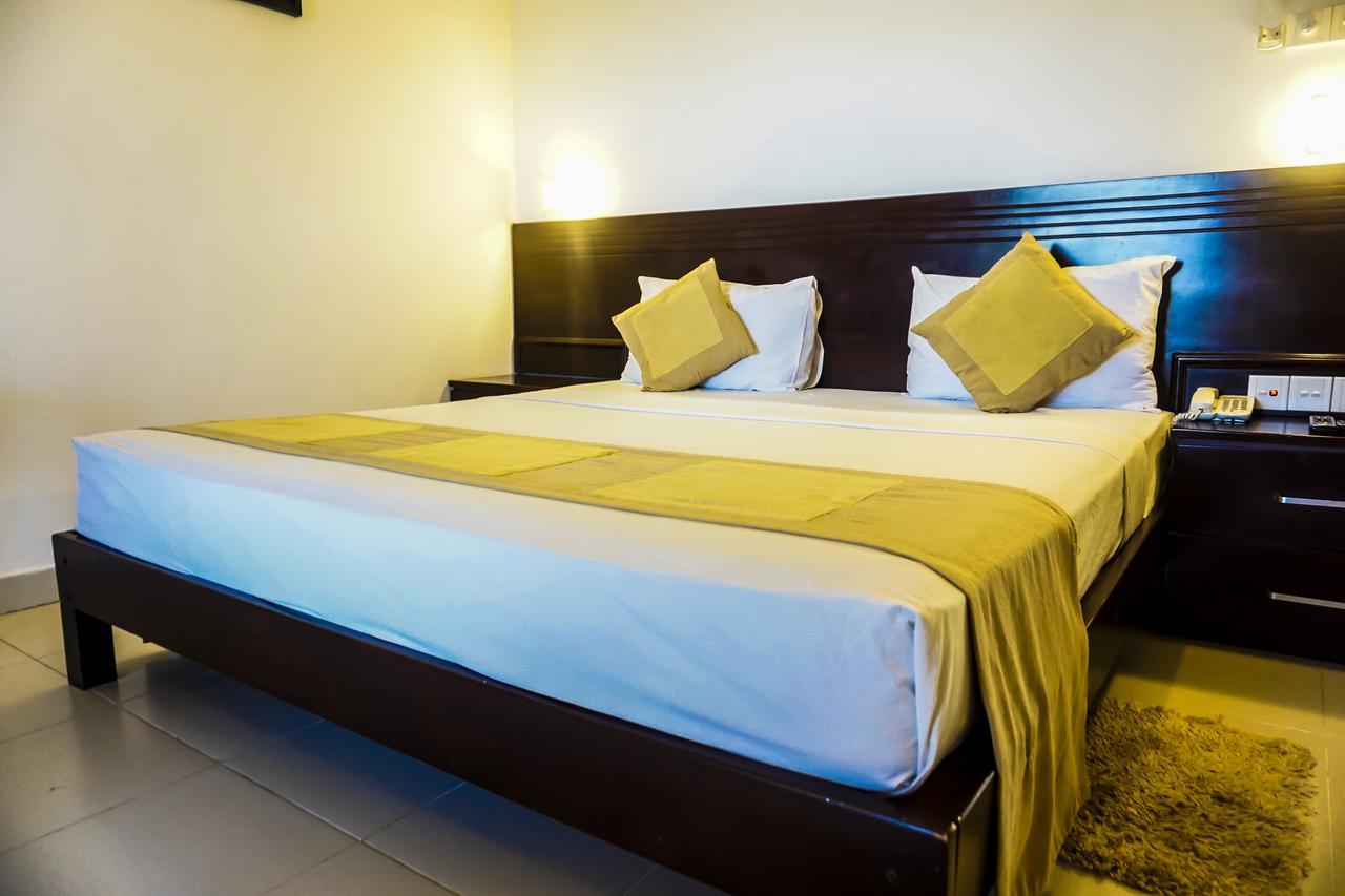 Lavendish Okrin Hotel Kataragama Buitenkant foto
