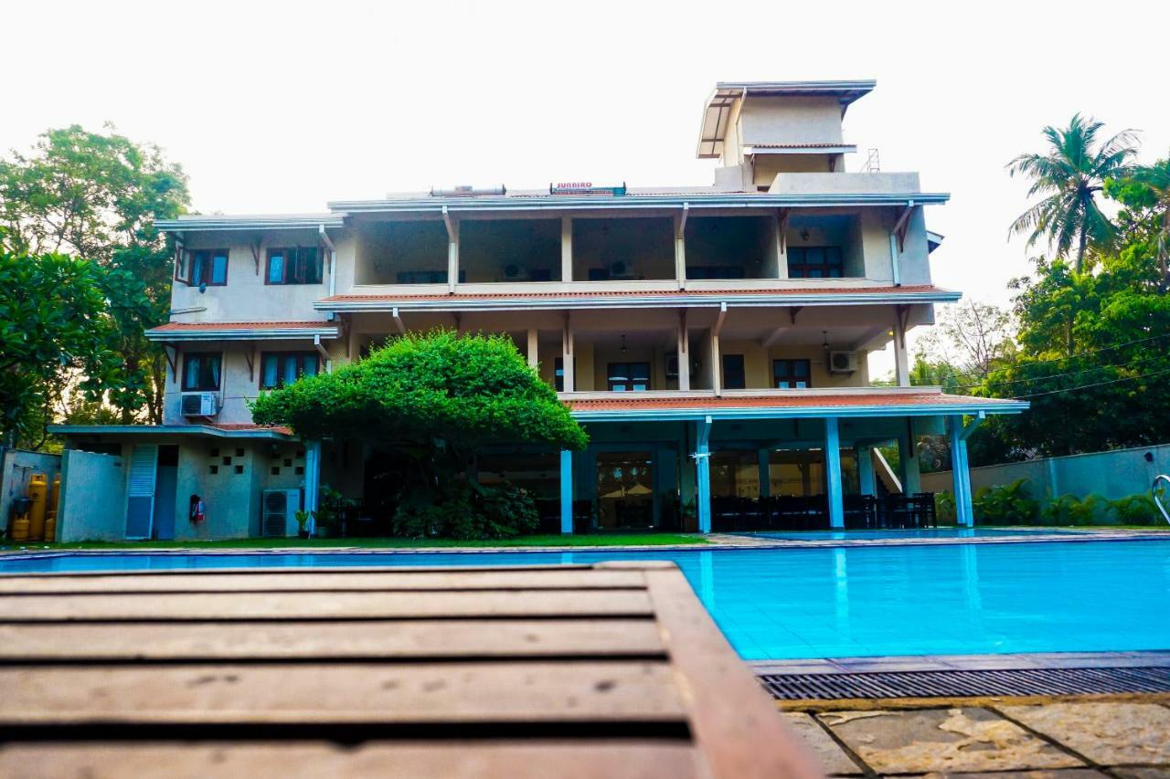 Lavendish Okrin Hotel Kataragama Buitenkant foto
