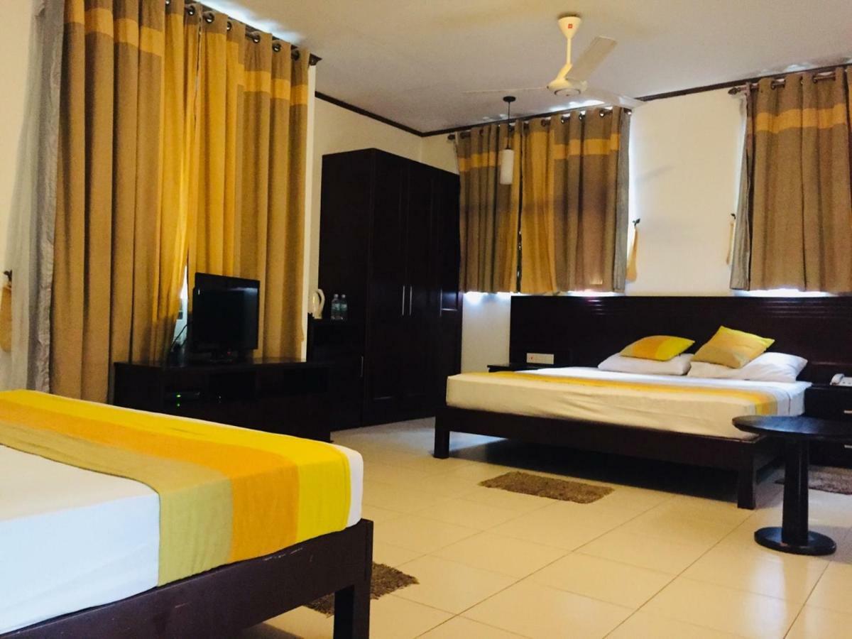 Lavendish Okrin Hotel Kataragama Buitenkant foto